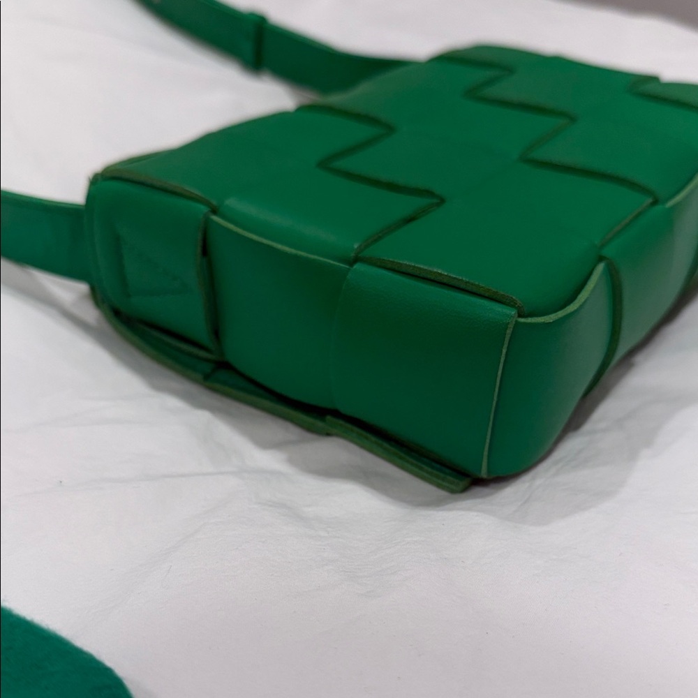 Bottega Veneta Emerald Green Crossbody Bag - Picture 5 of 7